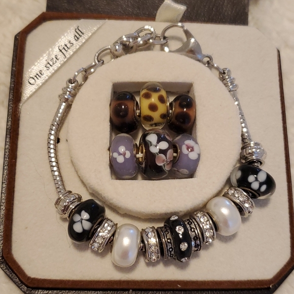 Charm bracelet - Picture 2 of 2